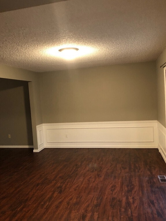 Building Photo - Amazing Overland Park Duplex-Available in ...