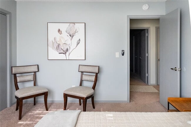 Building Photo - 106 NW Park St