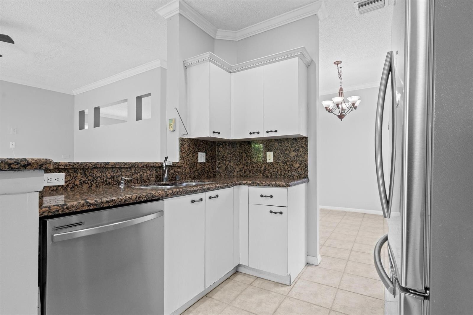 Building Photo - 4319 Greenbriar Ln