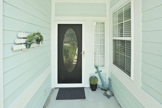 Building Photo - 211 Hampton Cir