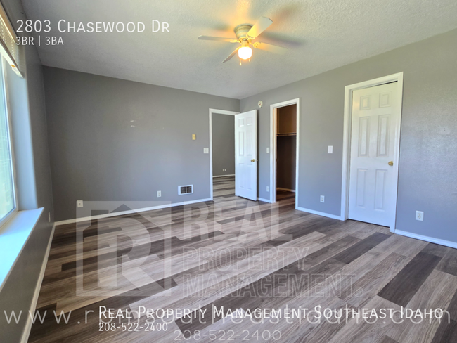 Building Photo - 2803 E Chasewood Dr