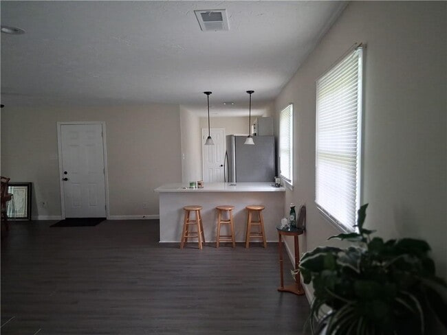 Building Photo - 2275 Briarwood Dr SW
