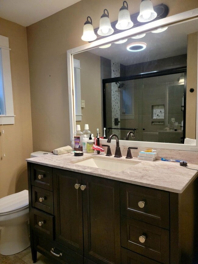 Building Photo - 3 Bedroom Home in convenient Poulsbo location!