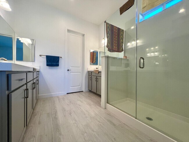 Building Photo - Immaculate 3 Bedroom Furnished Smart Home in Lake Las Vegas – A Tranquil Desert Oasis