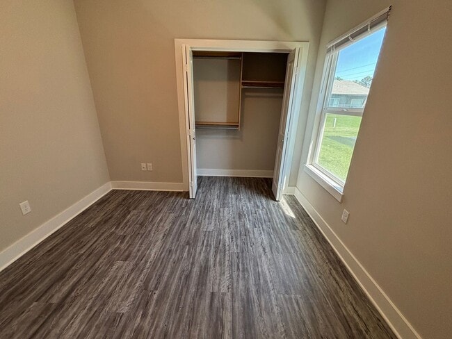 Building Photo - Spacious 3BR Home with Granite Kitchen & Covered Patio Near 53rd & Meridian