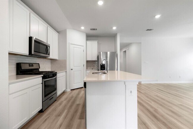 Building Photo - 121 Oakdale Meadows Ln