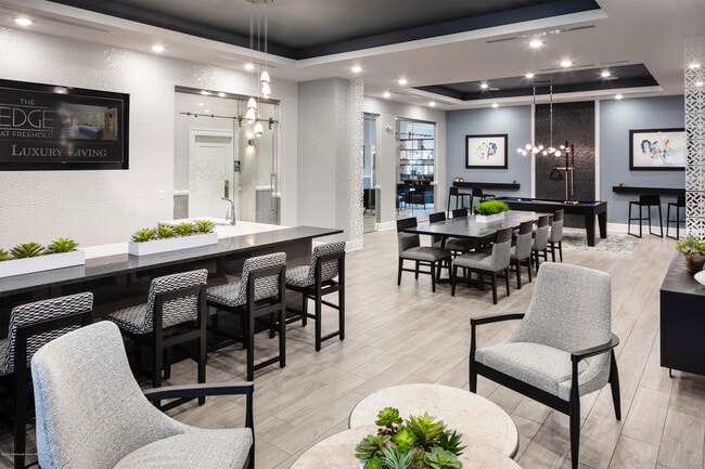 Building Photo - 833 Jessica Cir