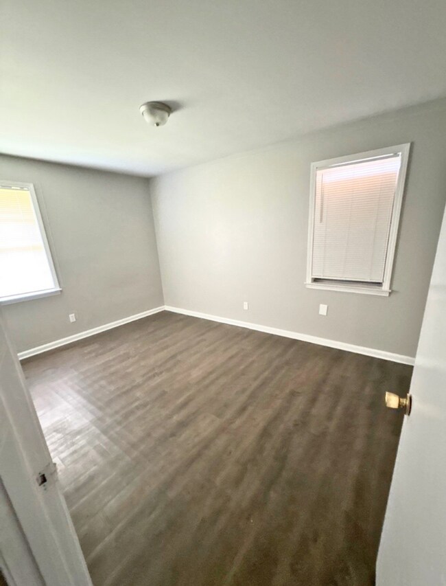 Building Photo - Newly Renovated Home in Oakhaven