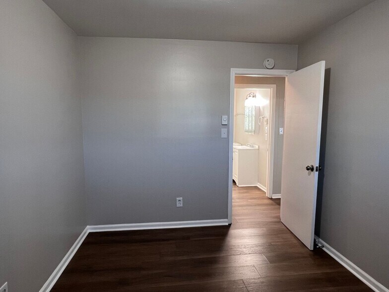 Building Photo - 20507 Hickory Ct