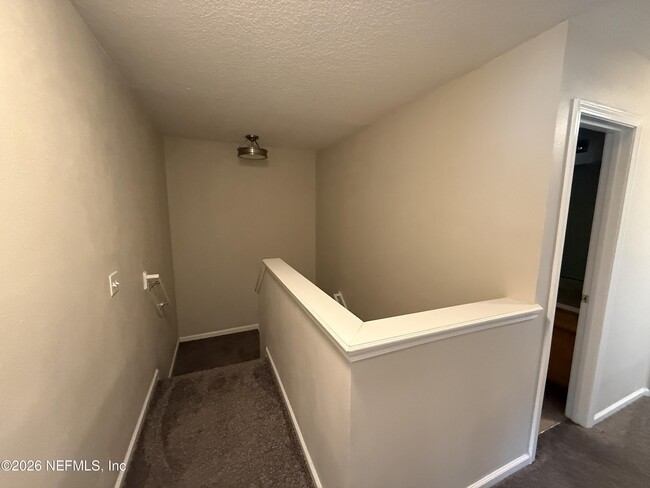 Building Photo - 1590 Vineland Cir