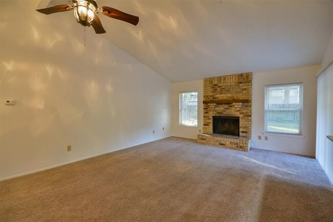 Building Photo - 3210 River Valley Dr