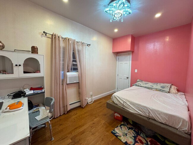 Building Photo - 2163 Quimby Ave
