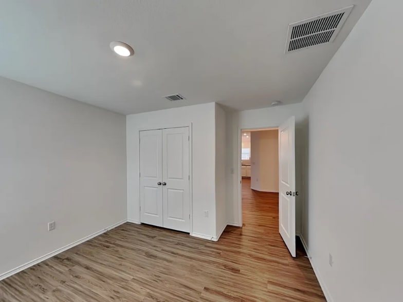 Building Photo - 15080 Steinbeck Dr