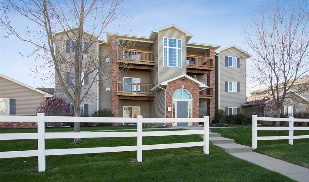 Building Photo - 2665 Triple Crown Ln