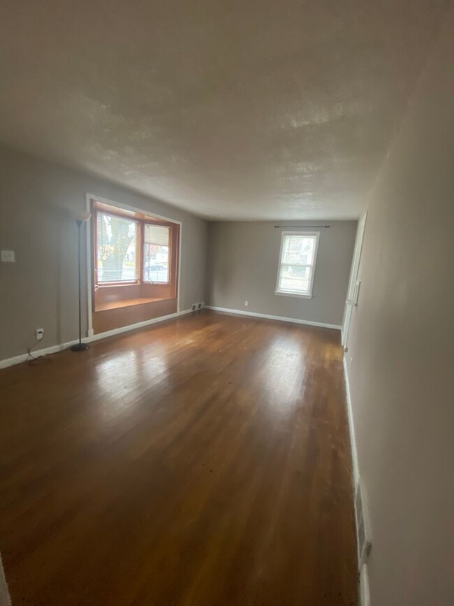 Building Photo - Audubon-Downriver Neighborhood 3+ bedroom,...