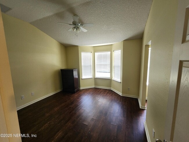 Building Photo - 490 Hopewell Dr