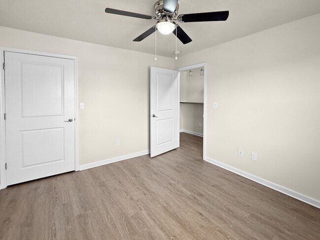 Building Photo - 705 Beachfront Dr