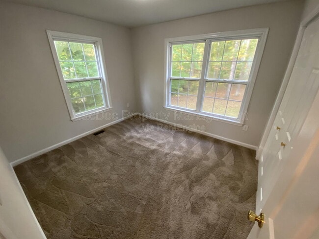 Building Photo - 211 Cedar Ridge Dr