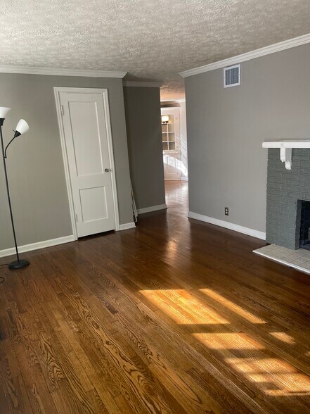 Building Photo - 1230 E 54th St