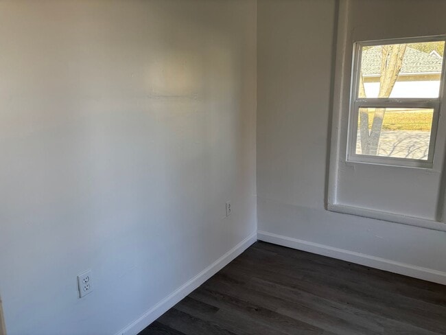 Building Photo - Modern Charm Meets Comfort: Fully Remodeled 3-Bed Home (Ask about our special)