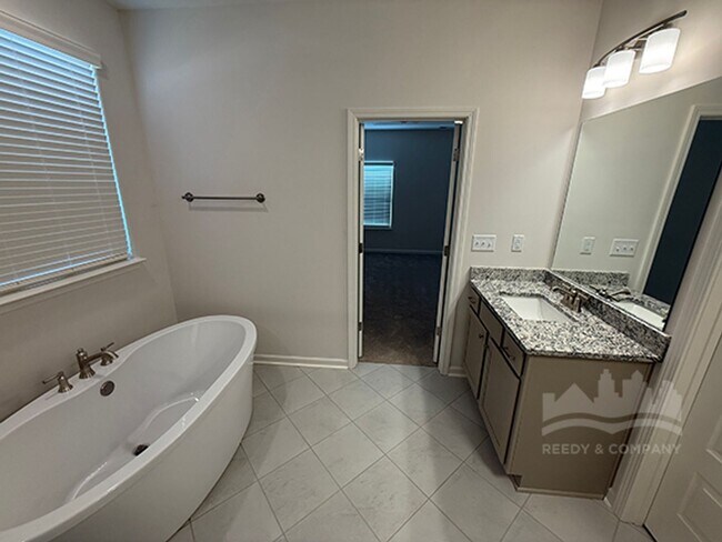 Building Photo - 340 Chestnut Rdg Cv