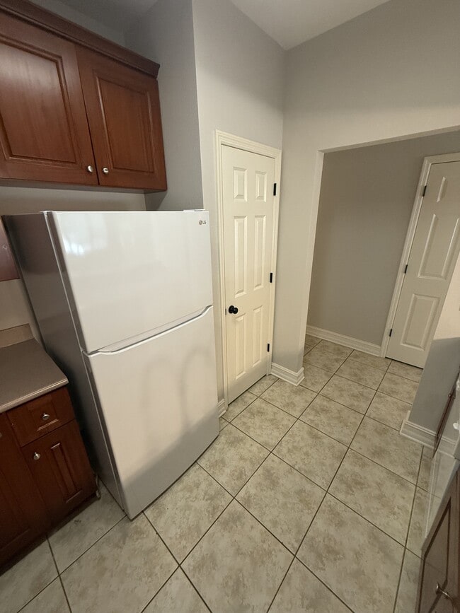 Building Photo - 1529 Crescent Hills Dr