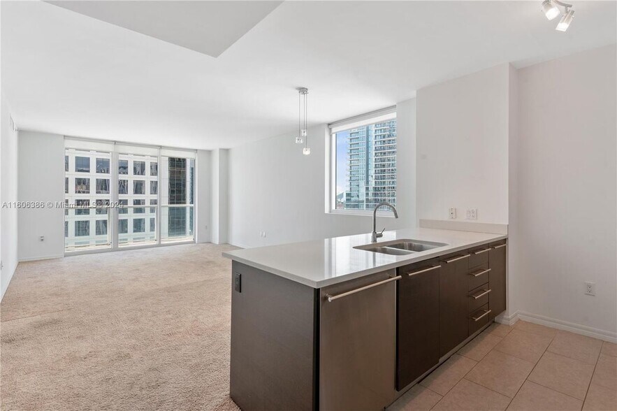 Building Photo - 500 Brickell Ave