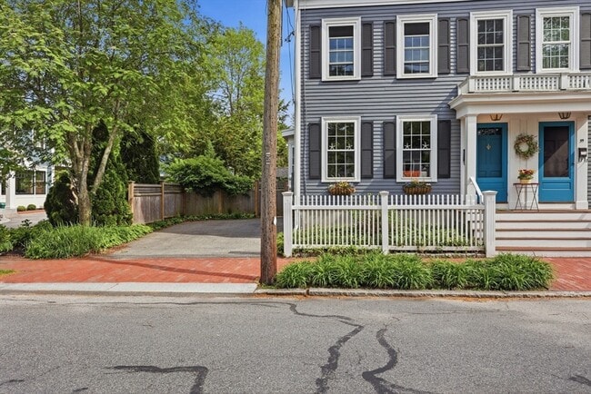 Building Photo - 37 Marlboro St