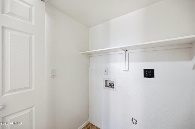 Building Photo - 5190 W Saragosa St