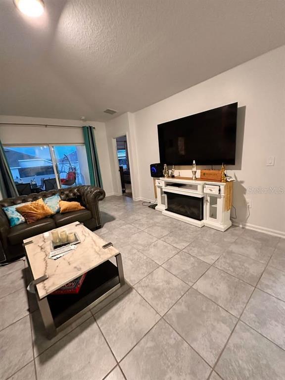 Building Photo - 684 Sand Pne Ln