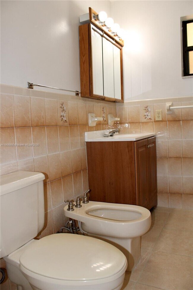 Building Photo - 8867 SW 36th St