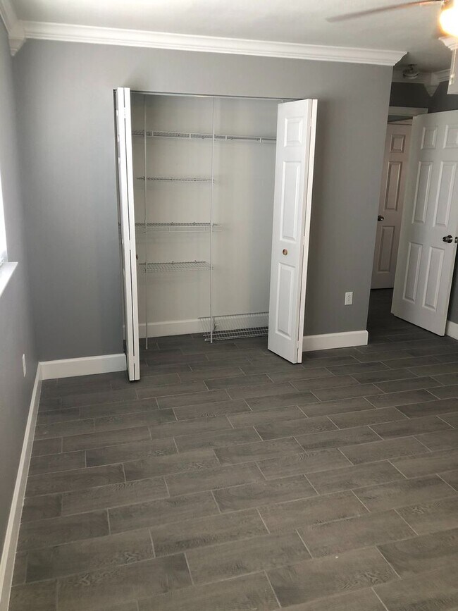 Building Photo - WALK TO THE BEACH FROM YOUR TOTALLY UPDATED, BEAUTIFUL CONDO!