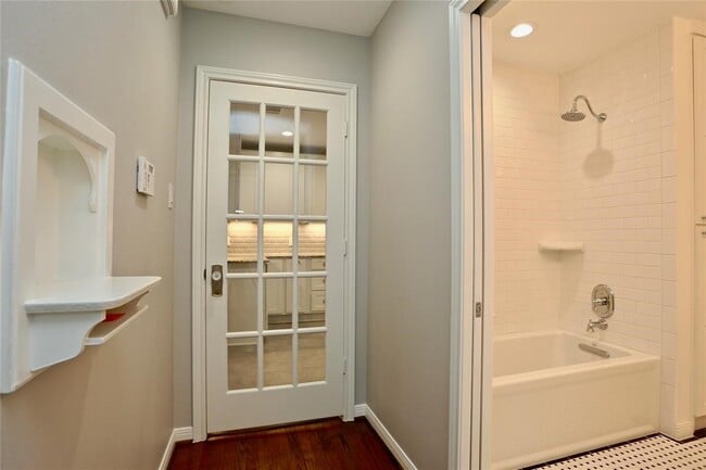 Building Photo - 4106 Milton St