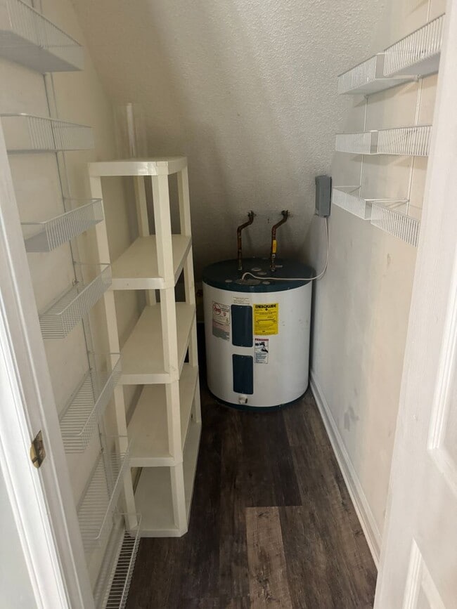 Building Photo - Awesome Townhouse of JOHN B DENNIS HIGWAY in the heart of Kingsport