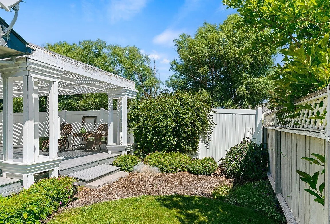 Patio - 7317 W Yakima Ave