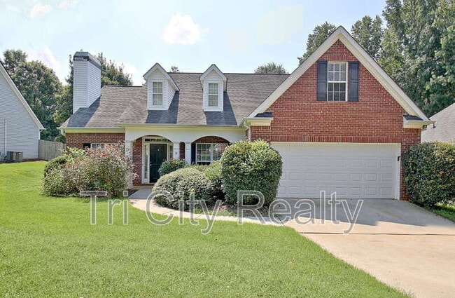Building Photo - 77 Pine Crescent