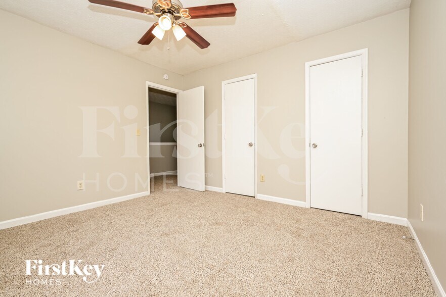 Building Photo - 5369 Biffle Ln