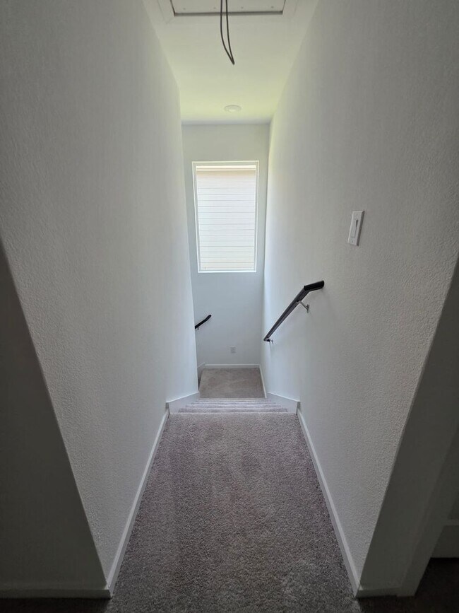 Building Photo - NEWLY BUILT 3 bedroom 2.5 Bath Single fami...