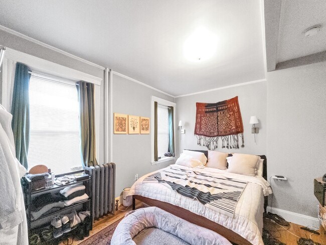 Building Photo - 593 Centre St