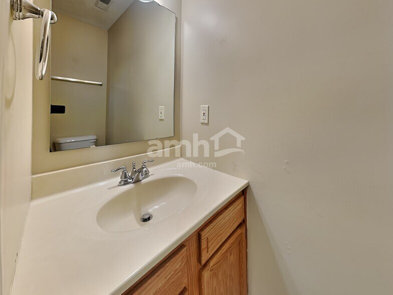 Building Photo - 6530 N Andover Way