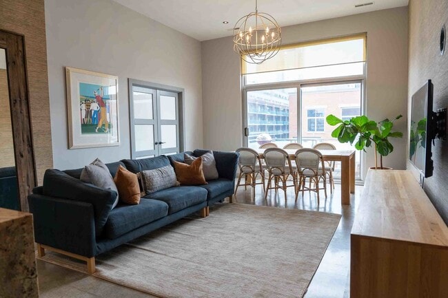 Building Photo - 949 W Madison St