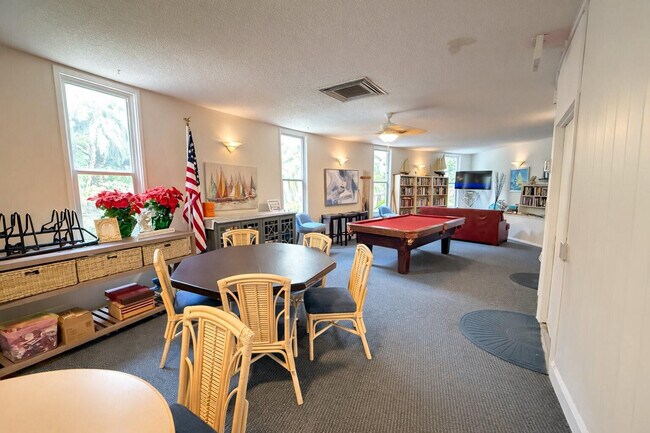 Building Photo - 5300 NE 24th Terrace