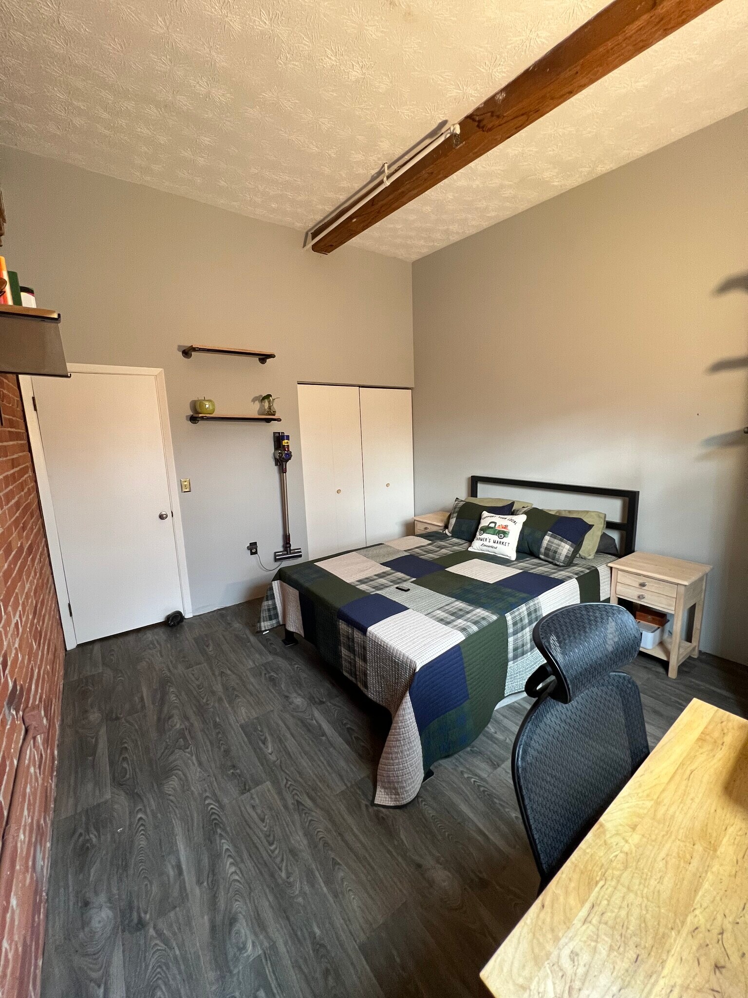 Building Photo - 222 Williams St E