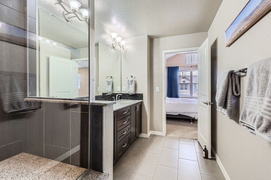 Primary bathroom - 1854 Jules Ln
