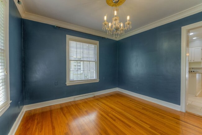 Building Photo - Beautiful 3 bed/3 full baths PLUS flex spa...