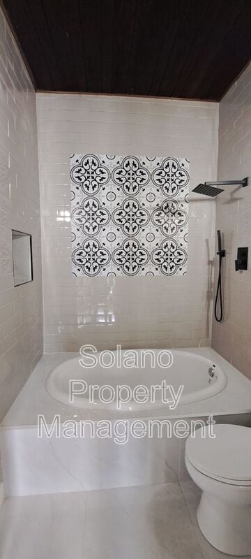 Building Photo - 290 E B St