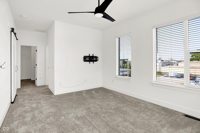 Building Photo - 1303 Deloss St