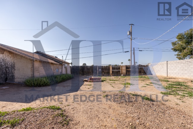 Building Photo - 3Bed/1Bath House at Chandler Blvd/McQueen Rd! Move-In Ready on 06/04/2026! -- NO HOA! RV GATE!