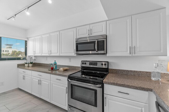 Building Photo - 550 Ave