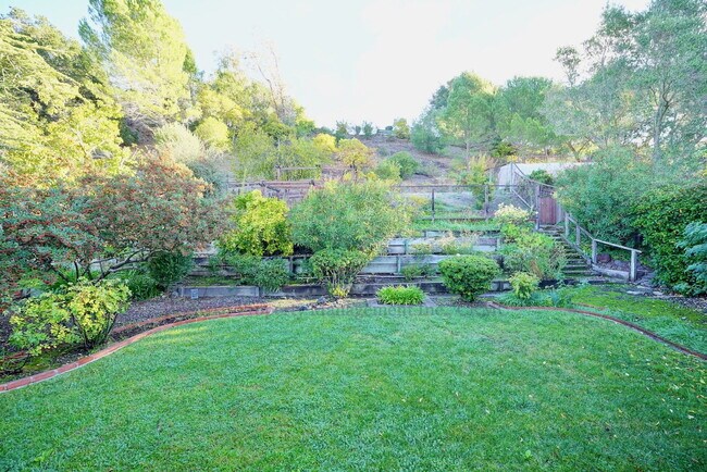 Building Photo - Loma Verde Home with Spacious Backyard, Gr...